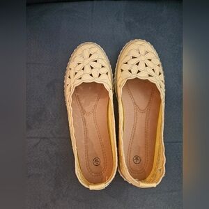 Women's Yellow Floral Cutout Flats Size 7